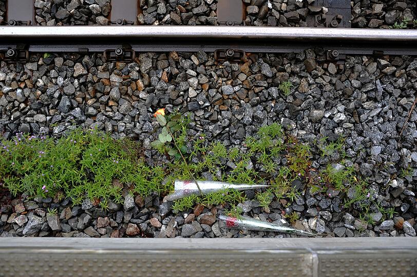 Neuperlach Süd: Erneut ist ein Teenager in München von einer S-Bahn erfasst und getötet worden. Der 18-Jährige starb noch auf dem Bahnsteig an seinen schweren Kopfverletzungen.
