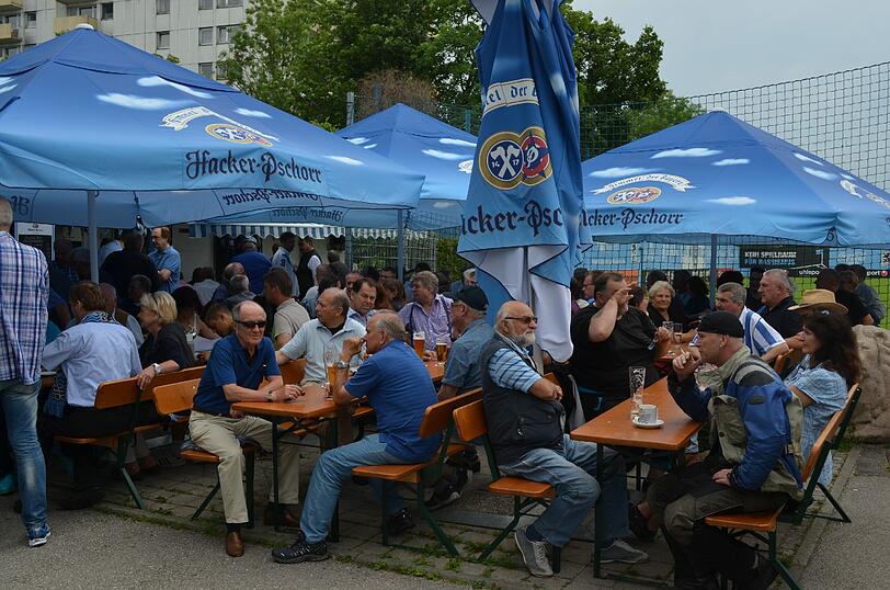 Gutes Wetter, gereizte Stimmung: Die Bilder vom Protestmarsch gegen Gerhard Poschner an der Grünwalder Straße.