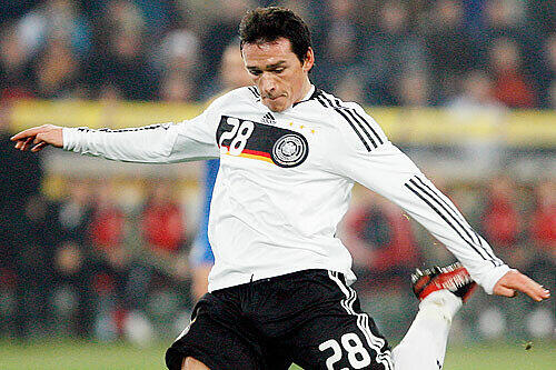 Früher im Dress des DFB - jetzt bald beim FC Augsburg? Eine Verpflichtung von Piotr Trochowski scheint näher zu rücken.