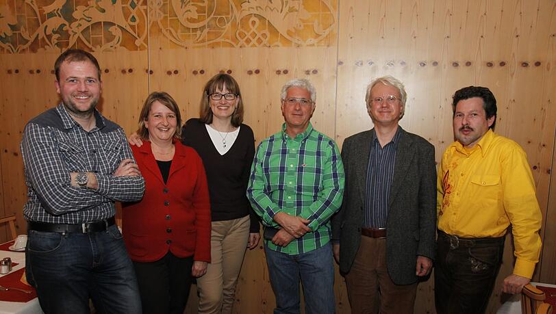Der neue Vorstand der Feldmochinger (v. l.): Andreas Kreiter, Manuela Strach, Annette Riepl, Johann Weindl, Joachim Walser, Stefan Forchhammer. Der neue Vorstand der Feldmochinger (v. l.): Andreas Kreiter, Manuela Strach, Annette Riepl, Johann Weindl, Joachim Walser, Stefan Forchhammer.