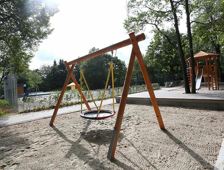 Der Spielplatz hat seit Juni wieder offen. Projektkosten der Sanierung und Umgestaltung: etwa 450.000 Euro.
