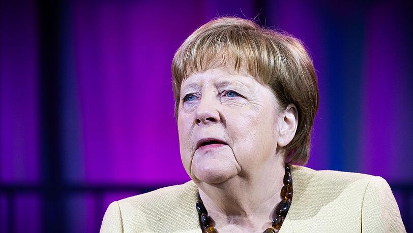 Die damalige Bundeskanzlerin Angela Merkel (CDU) brachte Trump bei einem Besuch im Weißen Haus einen Kupferstich von 1705 mit (Archivbild). Die damalige Bundeskanzlerin Angela Merkel (CDU) brachte Trump bei einem Besuch im Weißen Haus einen Kupferstich von 1705 mit (Archivbild).
