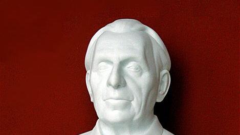 Die Büste Carl Orffs in der Ruhmeshalle. Der Komponist (1895–1982) wurde in München geboren. Die Büste Carl Orffs in der Ruhmeshalle. Der Komponist (1895–1982) wurde in München geboren.