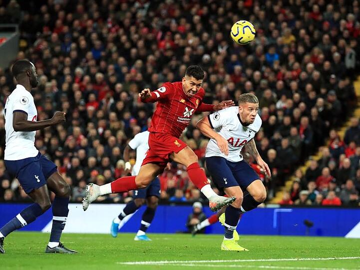 Roberto Firmino (M.) setzte sich mit dem FC Liverpool gegen Tottenham durch.