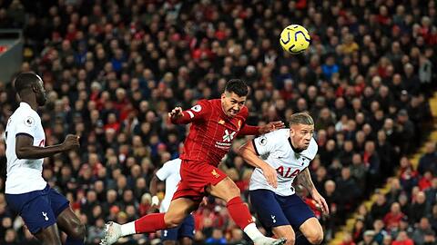 Roberto Firmino (M.) setzte sich mit dem FC Liverpool gegen Tottenham durch.