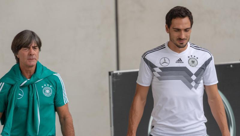 Bald wieder vereint im DFB-Team: Bundestrainer Joachim Löw (l) und Mats Hummels. Bald wieder vereint im DFB-Team: Bundestrainer Joachim Löw (l) und Mats Hummels.