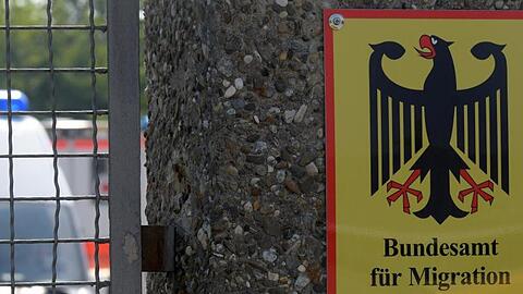 Betroffen von den Drohschreiben waren den Angaben nach auch Ankerzentren in Bayern.