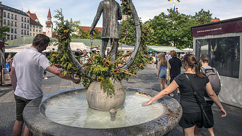 Auf dem Viktualienmarkt fließt aus allen Brunnen Trinkwasser.