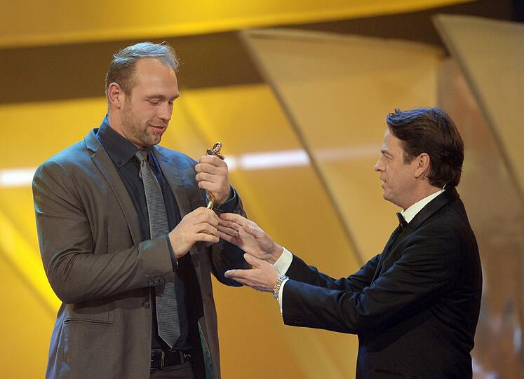 Robert Harting (l) und Moderator Rudi Cerne.