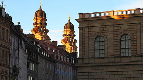 Golden glänzen sie in der Abendsonne, ...