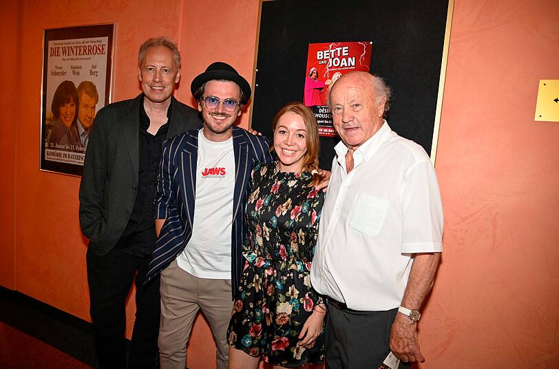 Thomas Stegherr, Stephan Leitmeier, Joanna Semmelrogge, Hans Stadlbauer waren bei der Premiere von "Bette und Joan" im Bayerischen Hof zu Gast.