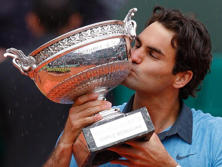 PLATZ 4 - ROGER FEDERER: Der wohl größte Tennisspieler der letzten Jahrzehnte streicht 58 Millionen Dollar jährlich außerhalb des Platzes ein. Mit Tennis kommen nocheinmal sechs Millionen obendrauf. Macht insgesamt satte 64 Millionen Dollar für den Schweizer.