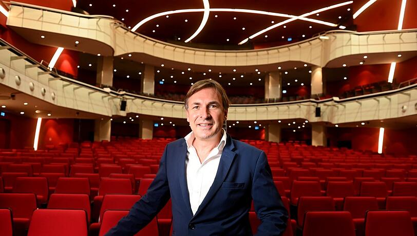 Der Direktor des Deutschen Theaters: Thomas Linsmayer ist München Ticket treu, aber sieht auch die Chancen eines Neuanfangs. Der Direktor des Deutschen Theaters: Thomas Linsmayer ist München Ticket treu, aber sieht auch die Chancen eines Neuanfangs.