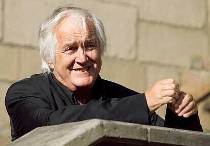 Henning Mankell ist ein schwedischer Erfolgsautor. Berühmt sind seine Kriminalromane um Kommissar Kurt Wallander.