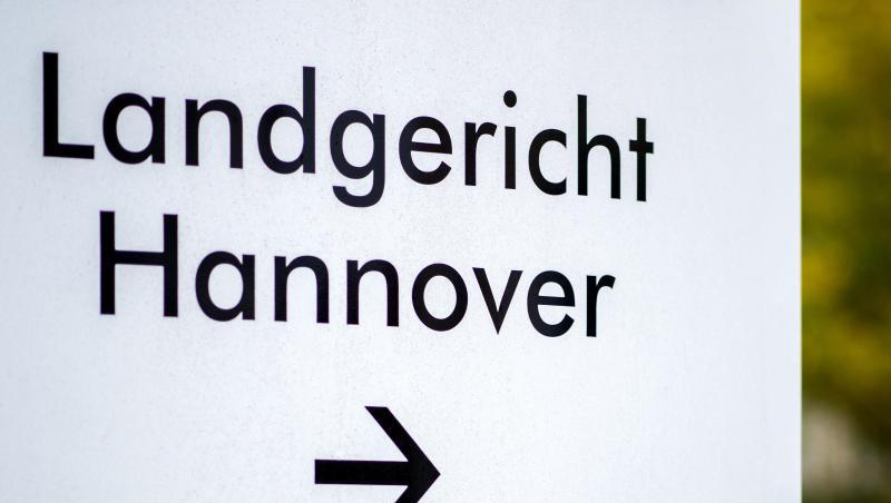 Die 44-jährige Mutter steht wegen schwerer Misshandlung von Schutzbefohlenen vor dem Landgericht Hannover.