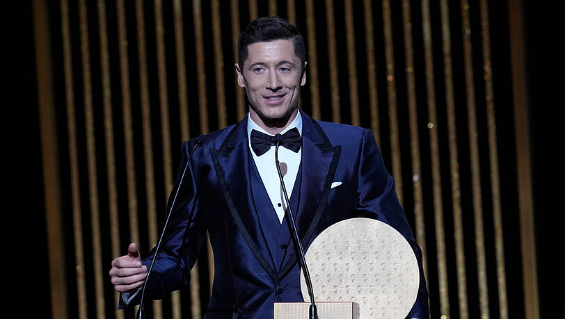 Robert Lewandowski musste sich mit der Auszeichnung zum Stürmer des Jahres zufrieden geben - den Ballon d'Or gewann einmal mehr Lionel Messi.