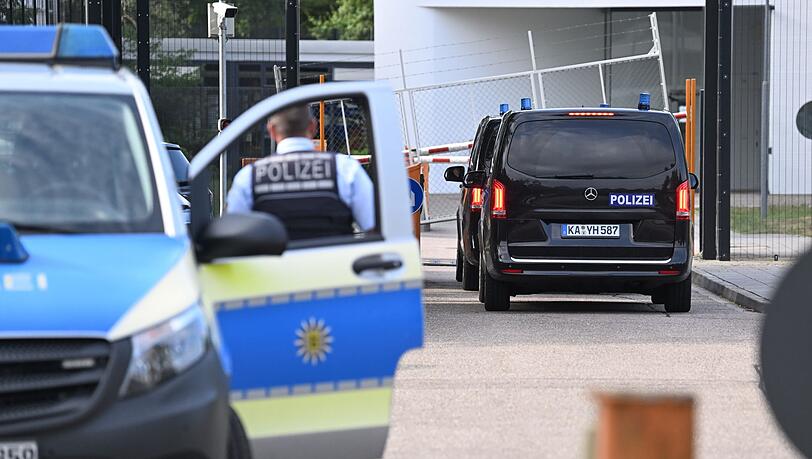 Im Juli war der Beschuldigte in Karlsruhe dem Ermittlungsrichter des Bundesgerichtshofs vorgeführt worden. (Archivbild) Im Juli war der Beschuldigte in Karlsruhe dem Ermittlungsrichter des Bundesgerichtshofs vorgeführt worden. (Archivbild)