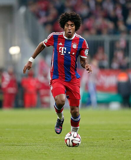 Kabinen-DJ Dante hat nach einigen Patzern in der laufenden Saison einen schwereren Stand, aber ebenfalls bis 2017 unterschrieben. Gut möglich, dass der alternde Innenverteidiger (31) gehen muss.