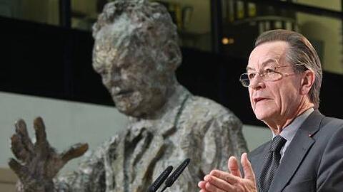 Pokerface: Franz Müntefering kommentiert im Willy-Brandt-Haus die Ereignisse in Hessen.