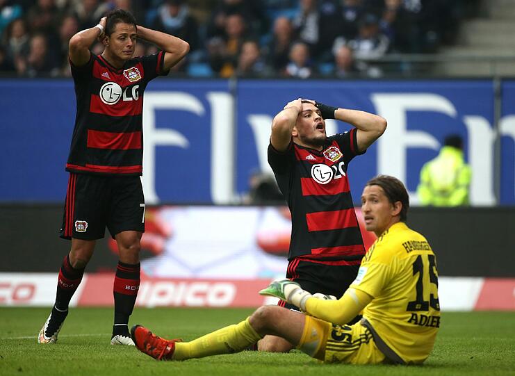 Platz 8: René Adler nach der peinlichen 0:4 Niederlage des HSV in Leverkusen: &bdquo;Wir haben alle unsere Trikots in den Gästeblock geworfen, damit die Fans wenigstens etwas mitnehmen können.&ldquo;