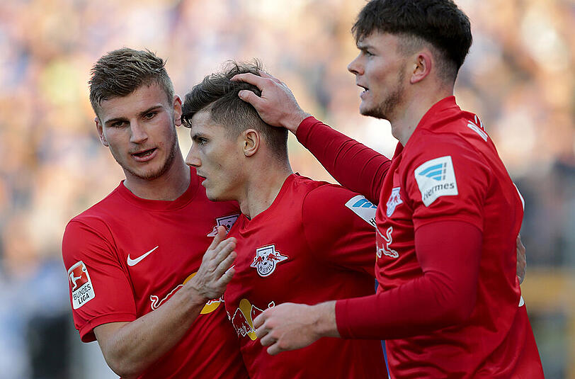 Der RB Leipzig feiert seinen Doppeltorschützen Marcel Sabitzer im Spiel des Aufsteigers bei Darmstadt 98.