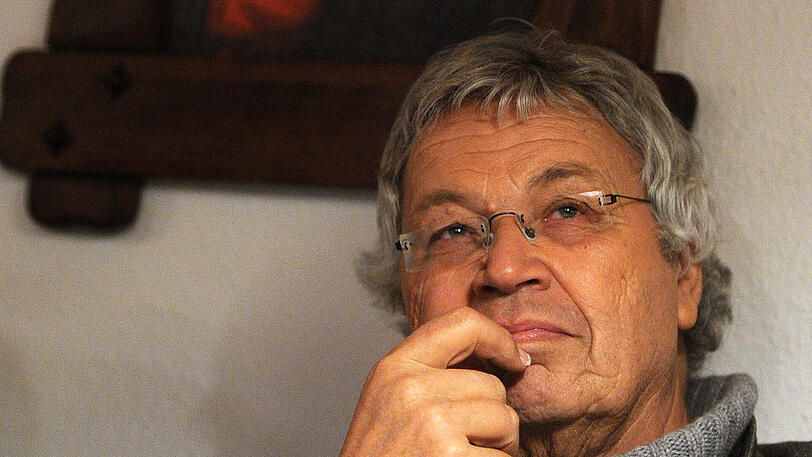 Bekannt geworden ist Gerhard Polt durch die Sketchreihe &bdquo;Fast wia im richtigen Leben&ldquo; des Bayerischen Fernsehens.