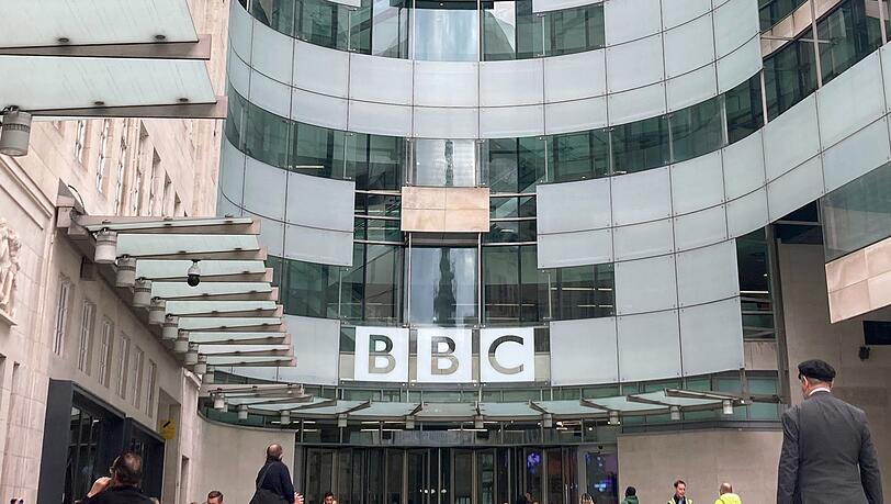Die britische Rundfunkanstalt BBC steckt in einer Krise. (Archivbild)