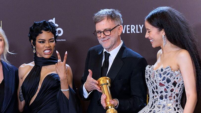 Nicht zwei, sondern vier Golden Globes f&uuml;r "One Battle After Another": Teyana Taylor (l.) feiert mit Regisseur Paul Thomas Anderson und Co-Star Chase Infiniti.