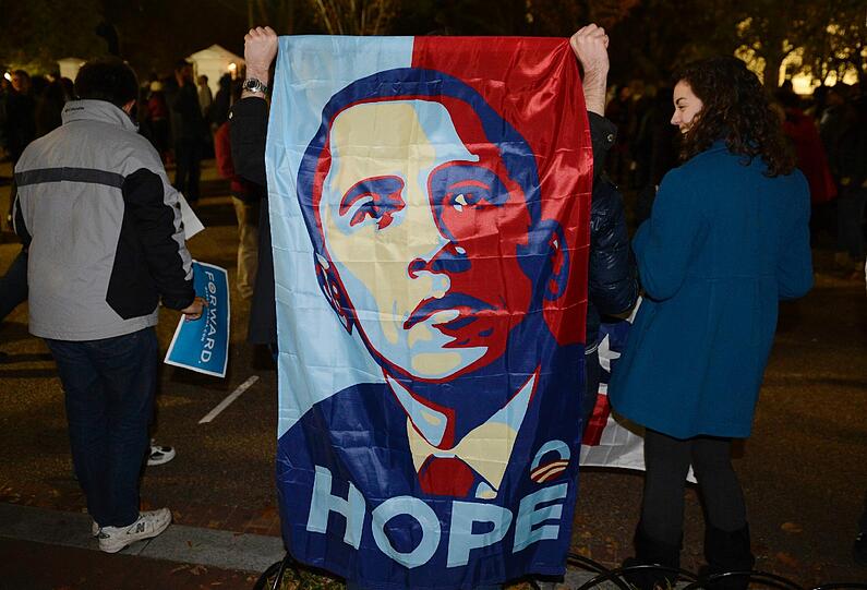 Barack Obama bleibt für vier weitere Jahre US-Präsident: Hier sehen Sie die emotionalen Bilder aus der langen US-Wahlnacht.