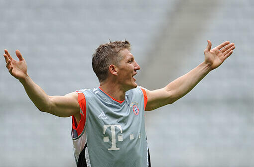 Gewohnt locker drauf: Bastian Schweinsteiger. Er gehört natürlich zur ersten Elf.