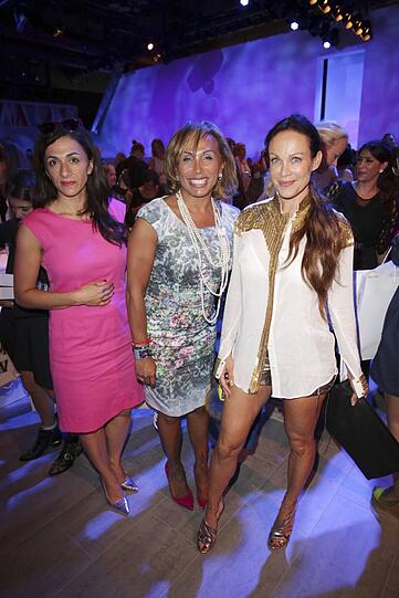 Sonja Kirchberger mit Gästen bei der Glaw Fashion Show