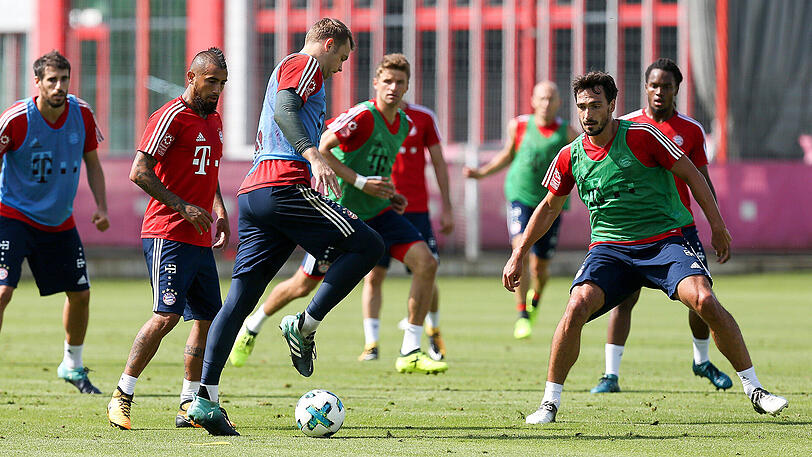 Von links: Arturo Vidal, Torwart Manuel Neuer und Mats Hummels.