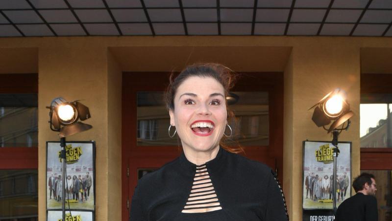 Katharina Wackernagel amüsiert sich bei Filmen mit Louis de Funes. Katharina Wackernagel amüsiert sich bei Filmen mit Louis de Funes.