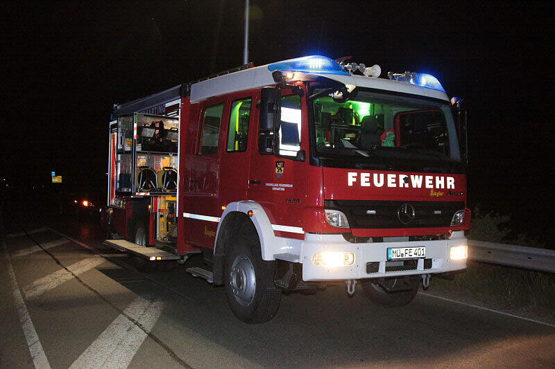 Ein Autofahrer nahm einem anderen bei der Einfahrt auf die Straße die Vorfahrt. Bei dem Unfall wurde eine Person leich verletzt.