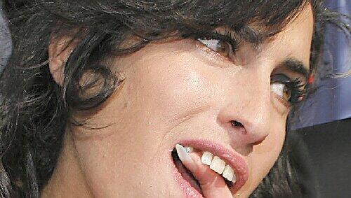 Amy Winehouse hat gerade anderes zu tun als zu singen Amy Winehouse hat gerade anderes zu tun als zu singen