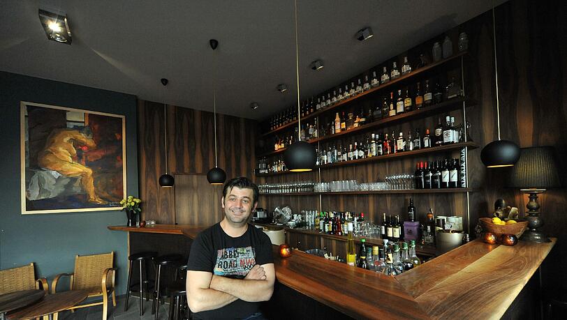 Genc Belegu hatte auf den ganzen Stress mit seinem Restaurant „Cucina Legame“ irgendwann keine Lust mehr – und eröffnete die „Bonnie Bar“. Genc Belegu hatte auf den ganzen Stress mit seinem Restaurant „Cucina Legame“ irgendwann keine Lust mehr – und eröffnete die „Bonnie Bar“.