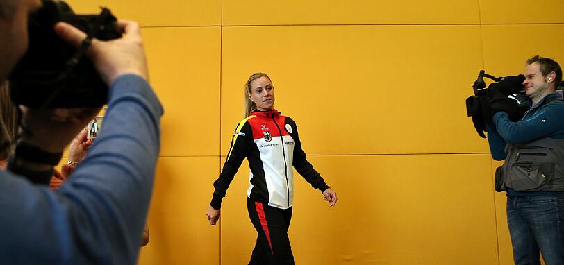 Der Hype um Australian-Open-Siegerin Angelique Kerber ist auch bei der Vorbereitung aufs Fed-Cup-Spiel gegen die Schweiz deutlich spürbar. Die Bilder.