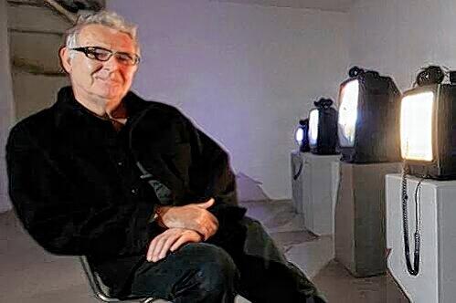 Britischer Humor und scharf geschliffene Gedanken werden bei ihm zur Video-Kunst: der Londoner Kunst-Professor John Smith im Kunstbunker.