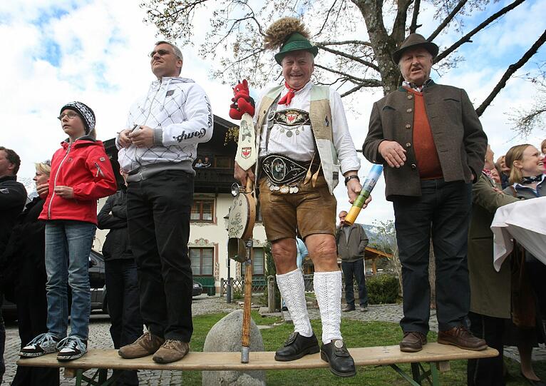 Schaulustige bei der Sportler-Hochzeit des Jahres.
