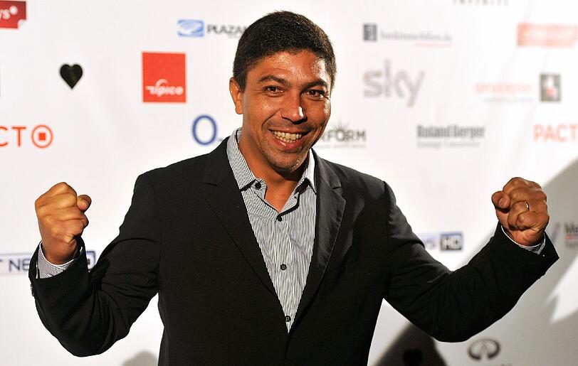 Giovane Elber spielte zwischen 1997 und 2006 für den FC Bayern München. Mit seinem Verein gewann er den Weltpokal und die Champions League.