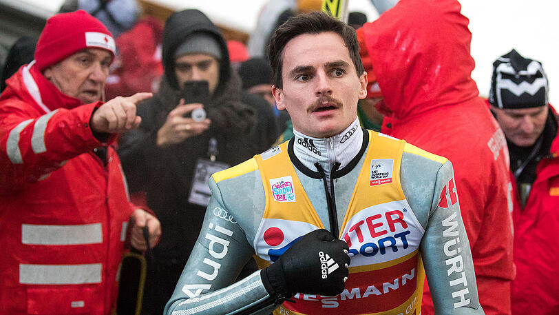 Skispringer Richard Freitag nach seinem Sturz in Innsbruck.