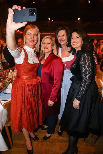 Ulrike Scharf, Melanie Huml, Ilse Aigner und Michaela Kaniber
