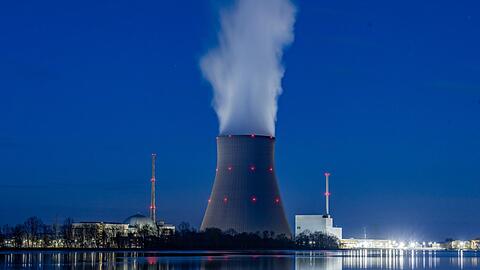 Die Stadtwerke halten 25 Prozent der Anteile am AKW Isar 2. Am Samstag wird es endgültig abgeschaltet.