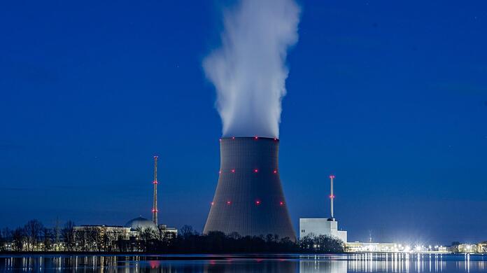 Die Stadtwerke halten 25 Prozent der Anteile am Kernkraftwerk Isar 2. Am Samstag wird es endgültig geschlossen.