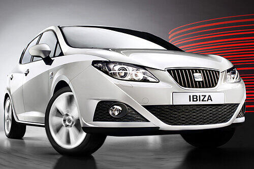 Diesen schnittigen Seat Ibiza, zur Verfügung gestellt vom Autozentrum Nürnberg Feser, darf die Gewinnerin ein Jahr kostenlos fahren.