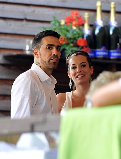 Bushido twitterte ein Foto der herzförmigen Hochzeitstorte mit
dem Kommentar: &bdquo;Lecker!!! @ Die Fischerhütte am Schlachtensee
(Restaurant & Sonnenterrasse).&ldquo;