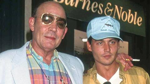Schriftsteller Hunter S. Thompson mit Schauspieler Johnny Depp bei einer Veranstaltung.