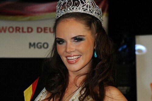 Alessandra Alores