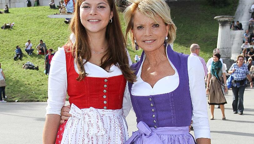 Julia Teewag mit Mutter Uschi Glas. Julia Teewag mit Mutter Uschi Glas.