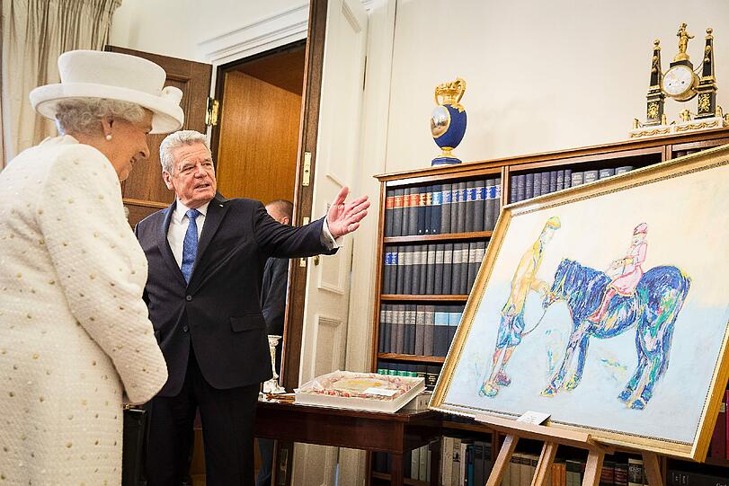 Die Queen begeistert bei ihrem Staatsbesuch in Berlin am Mittwoch die Massen. Die Bilder des Tages.